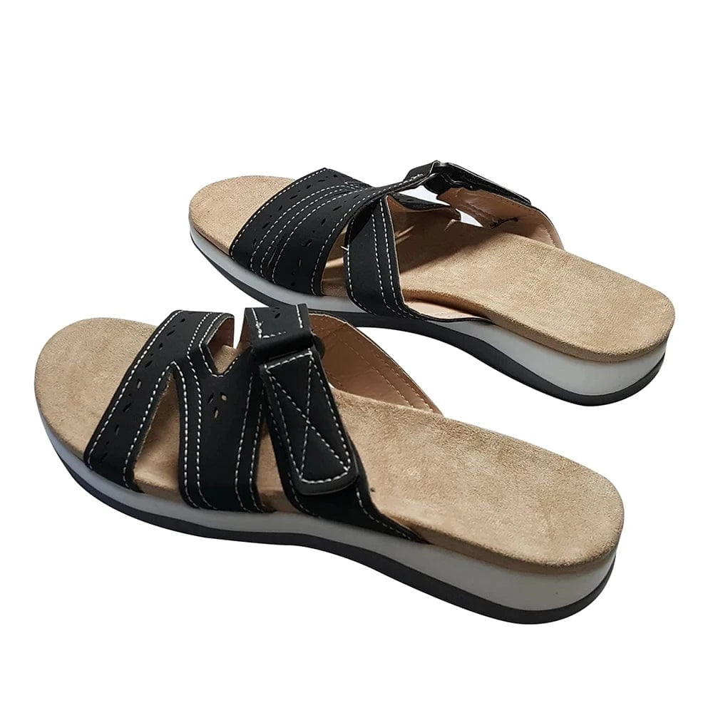 Izia – Sandales Plates Noires